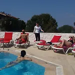 Altinsaray מלון 3*
