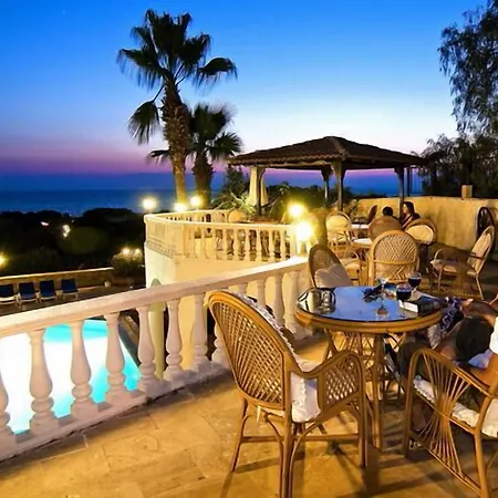 ホテル Altinsaray